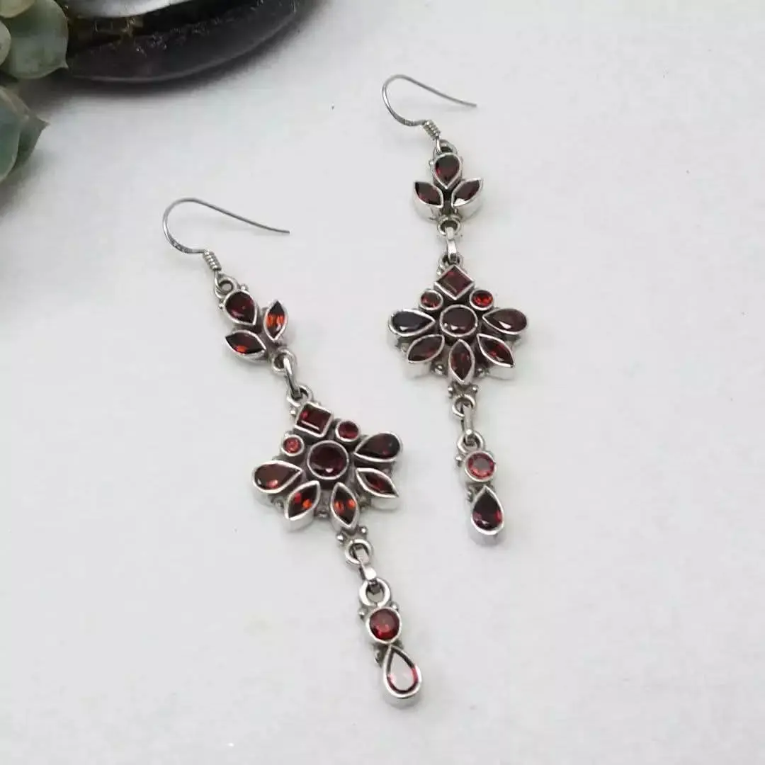 Pendientes bailarina montados con granates en plata 925 2