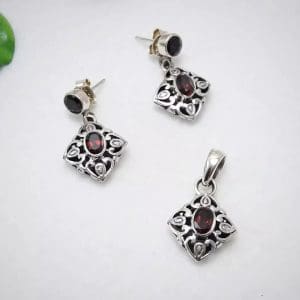 Conjunto pendientes y colgante montados con granates en plata 925 2